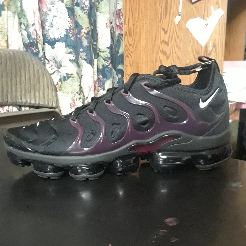 Mens basketball shoes